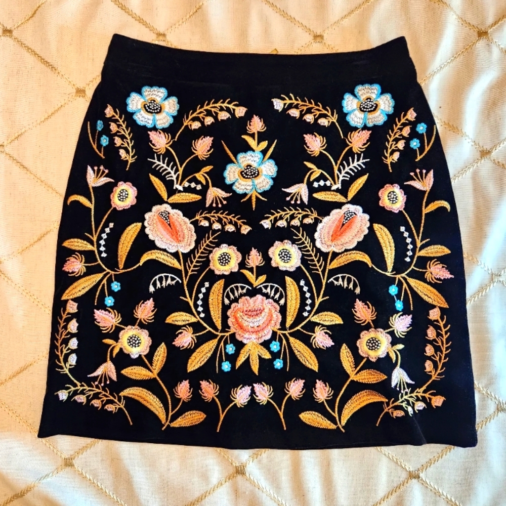 Lucy Paris Black Velvet Embroidered Mini Skirt | Gold Floral | Size S‎ EUC